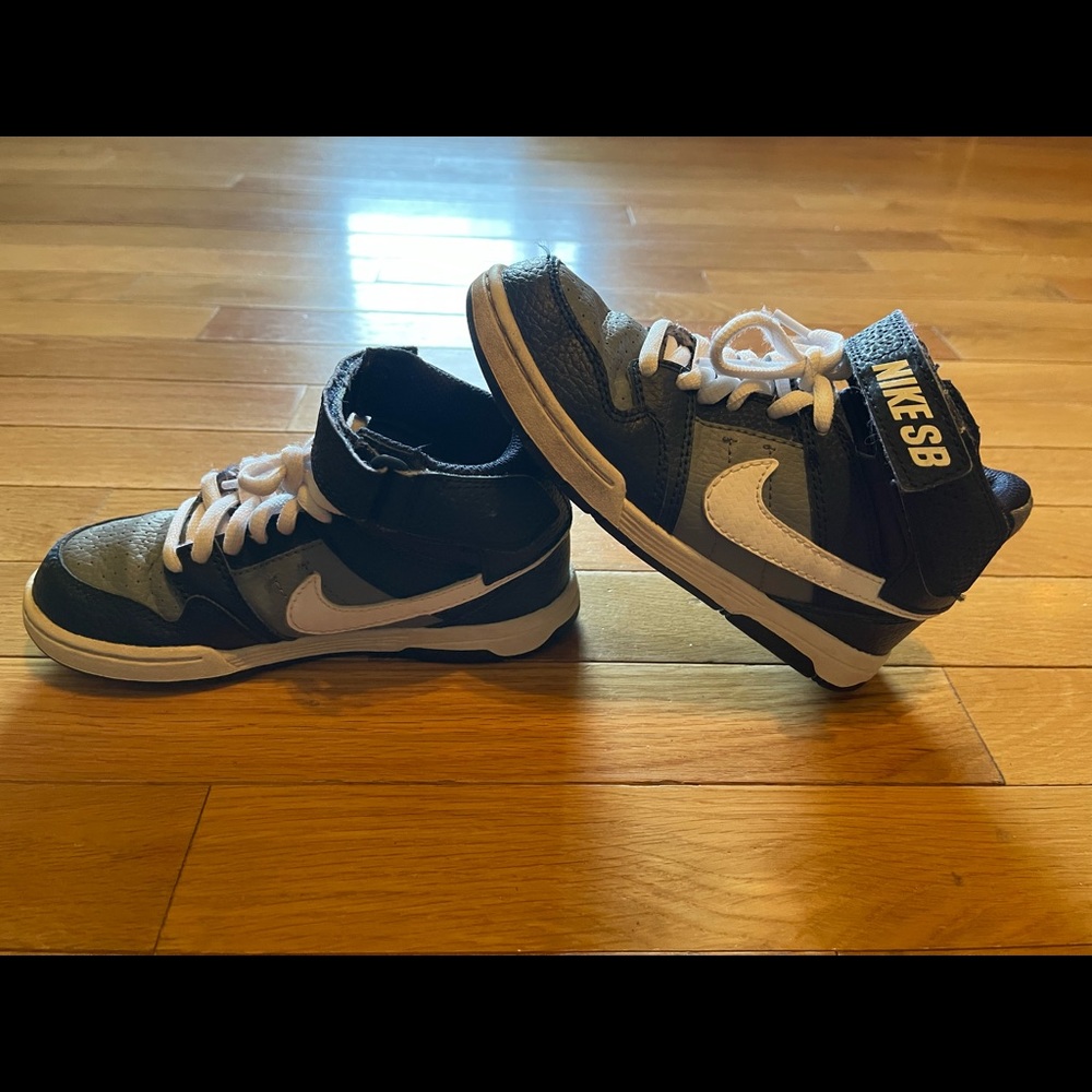 Like brand new Nike Zoom Blazer Mid SB size 12 kids